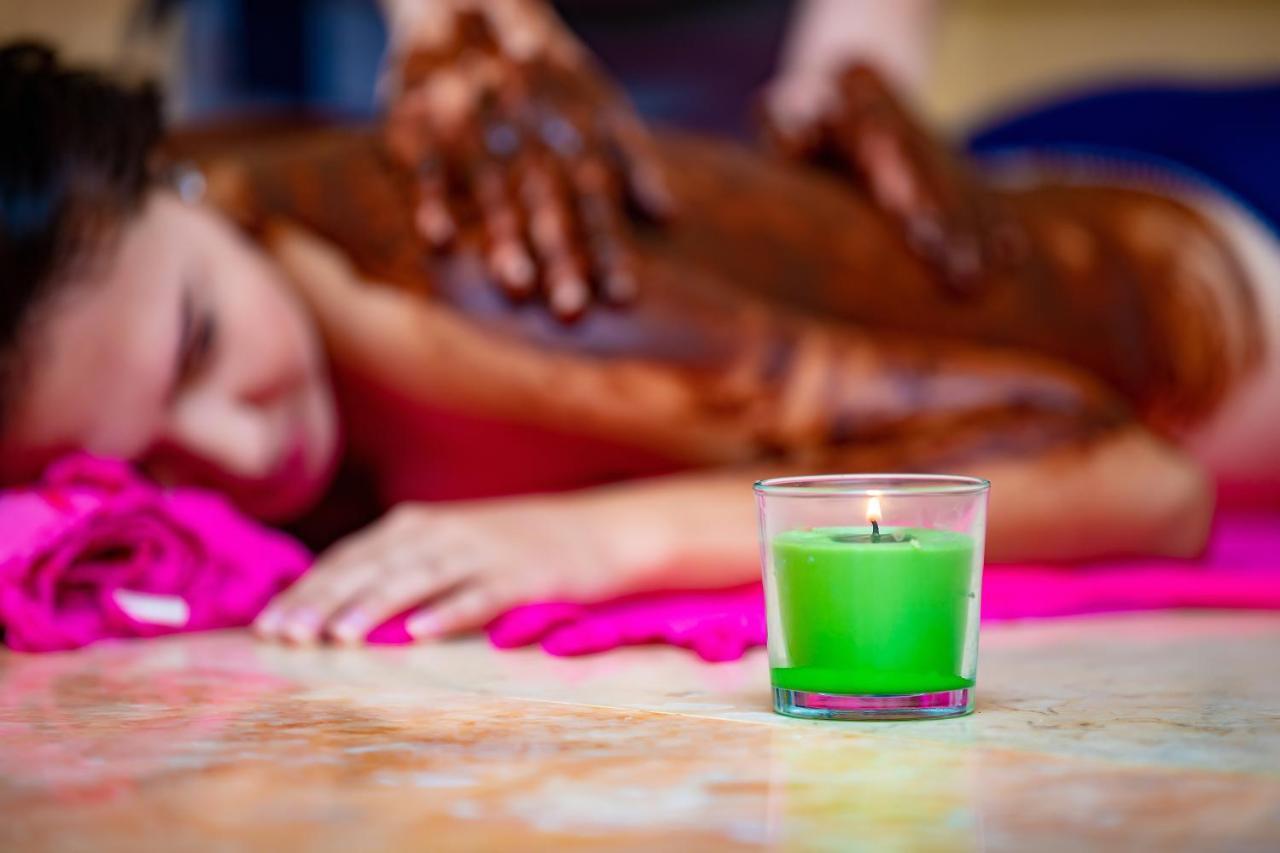 Prima Life Makadi Hotel Hurghada Exterior photo A massage in progress