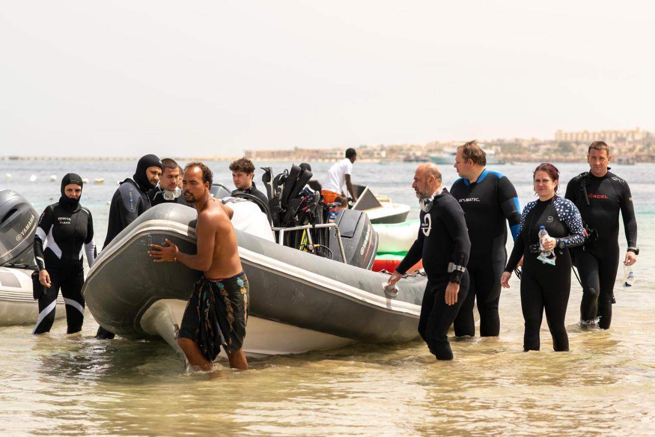 Prima Life Makadi Hotel Hurghada Exterior photo Divers at the Red Sea